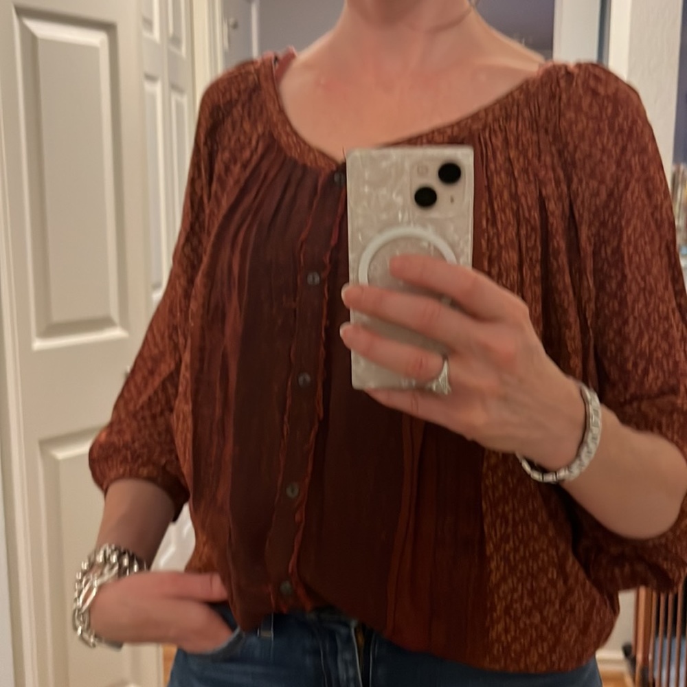 Free People XS Dolman Sleeve Blouse. Good preowned condition.